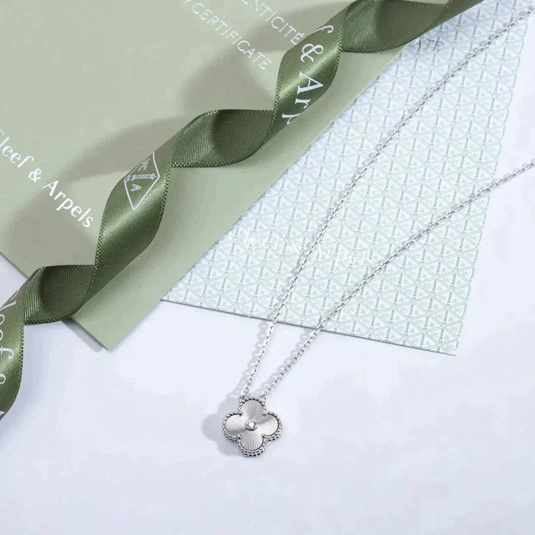 [Spark]CLOVER  15MM DIAMOND LASER NECKLACE SILVER