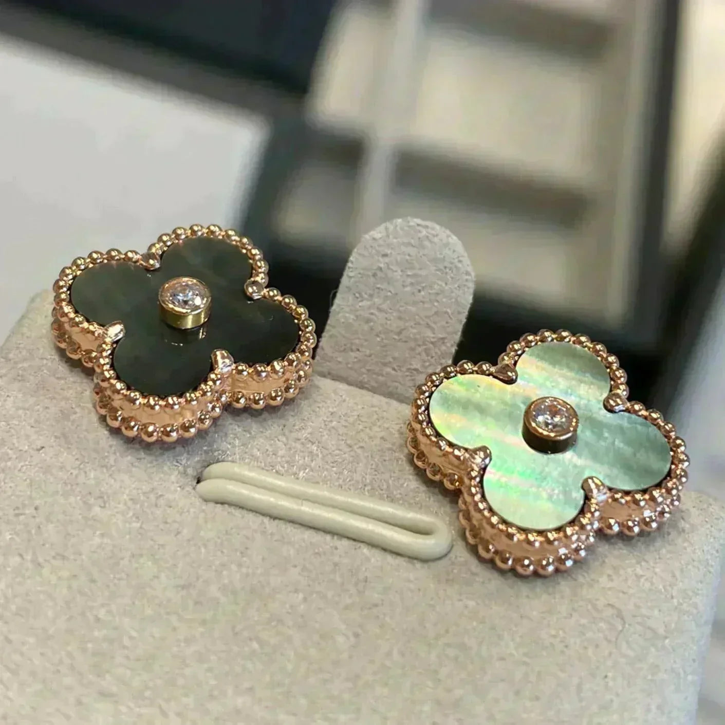 [Spark]CLOVER MEDIUM 1 MOTIFS GRAY MOP  DIAMOND EARRINGS