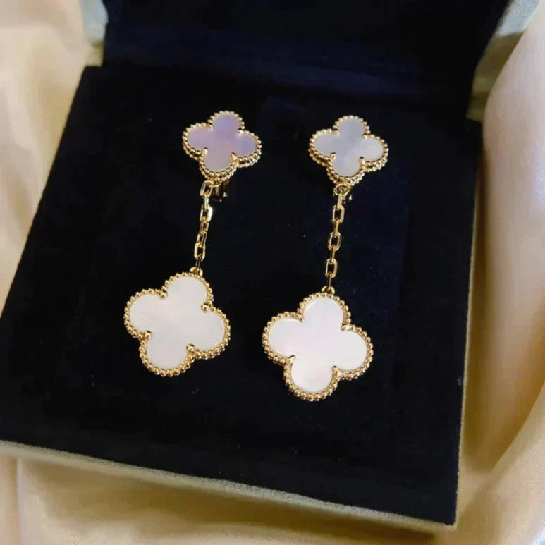 [Spark]CLOVER 2 MOTIF WHITE MOP EARRINGS