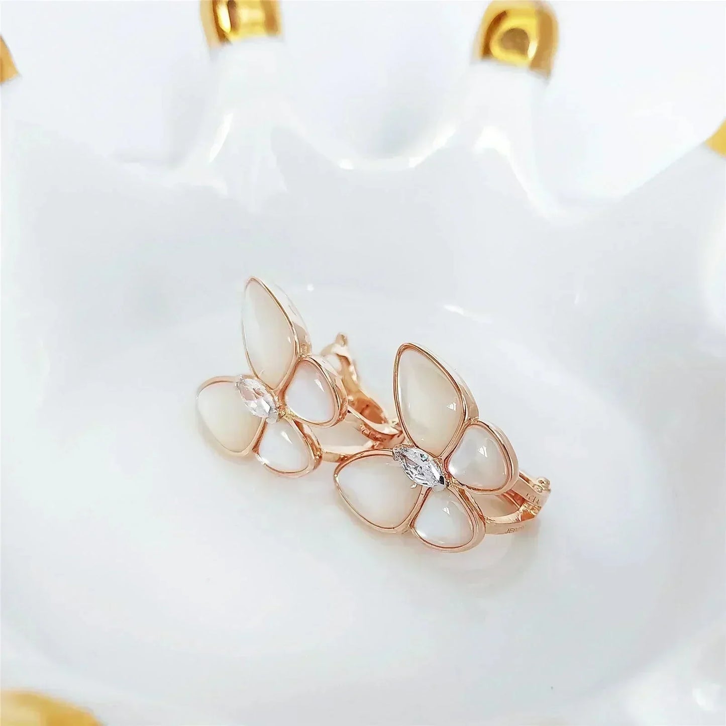 [Spark]BUTTERFLY MOP DIAMOND EARRINGS