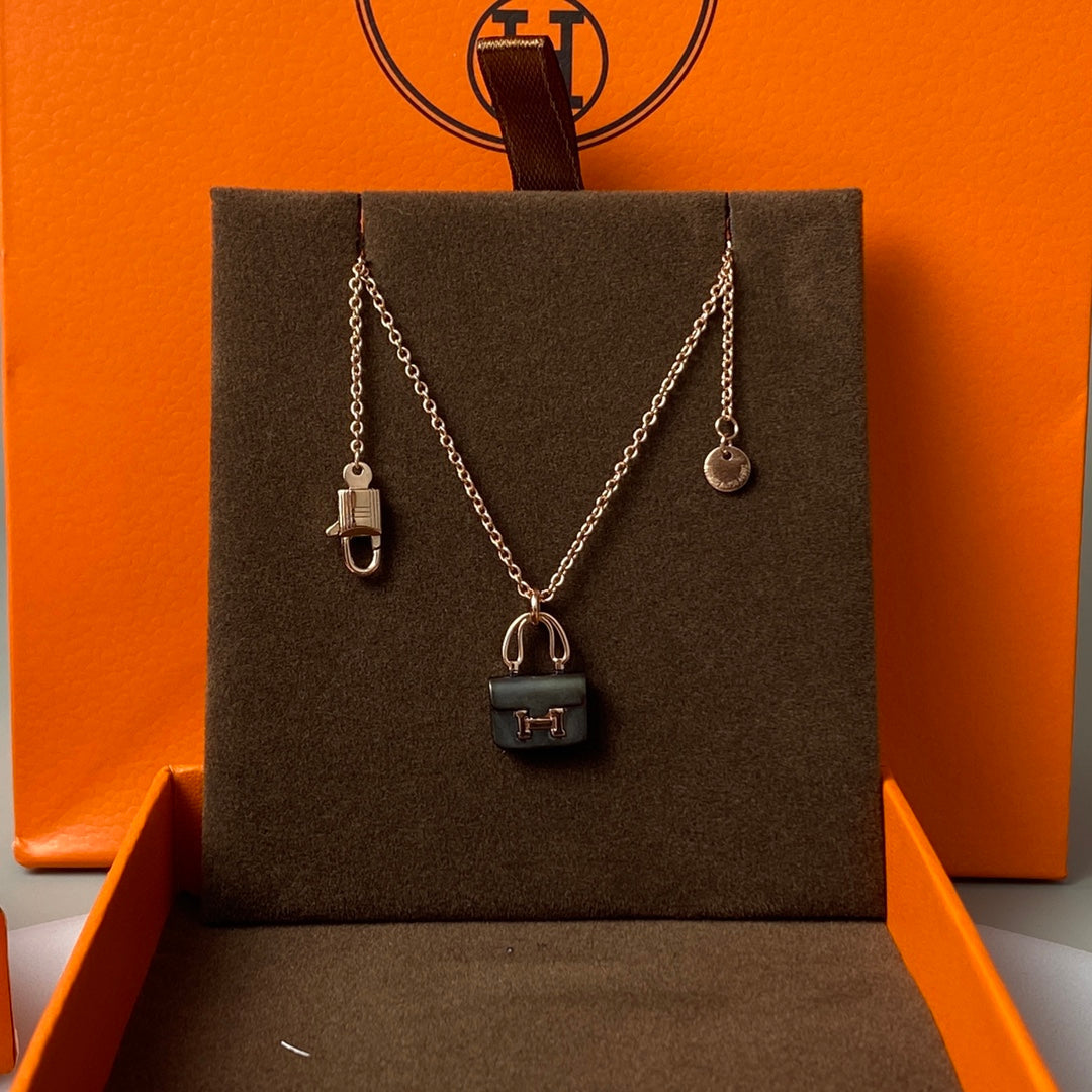 [Spark]CONSTANCE BLACK PEDANT PINK GOLD NECKLACE