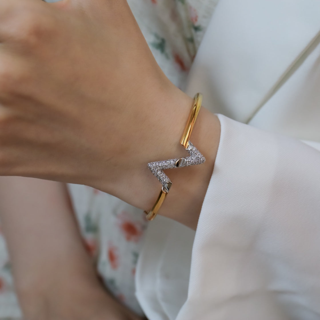 [Spark]VOLTE UPSITE DOWN GOLD DIAMOND BRACELET