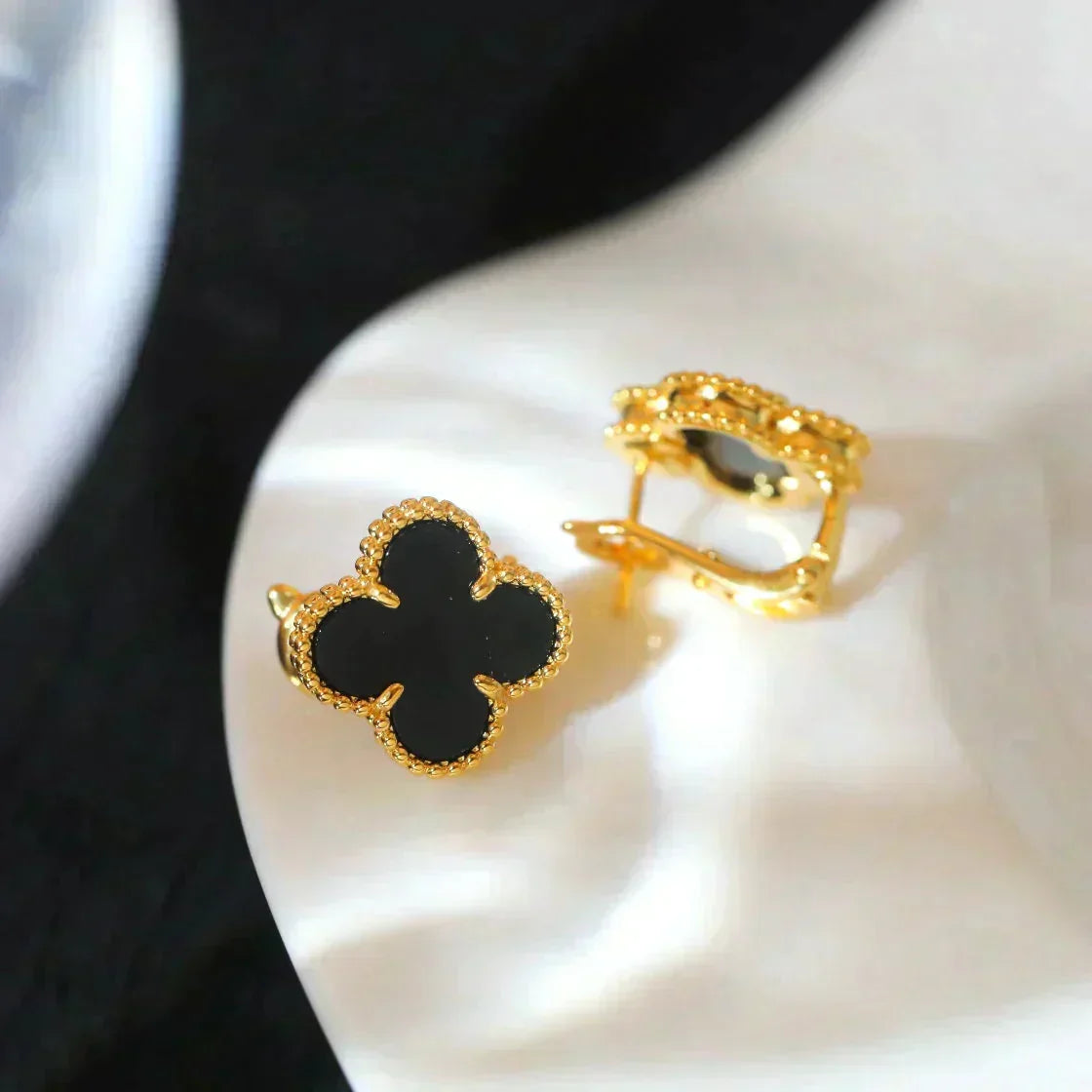 [Spark]CLOVER MEDIUM 1 MOTIFS  ONYX STUD EARRINGS