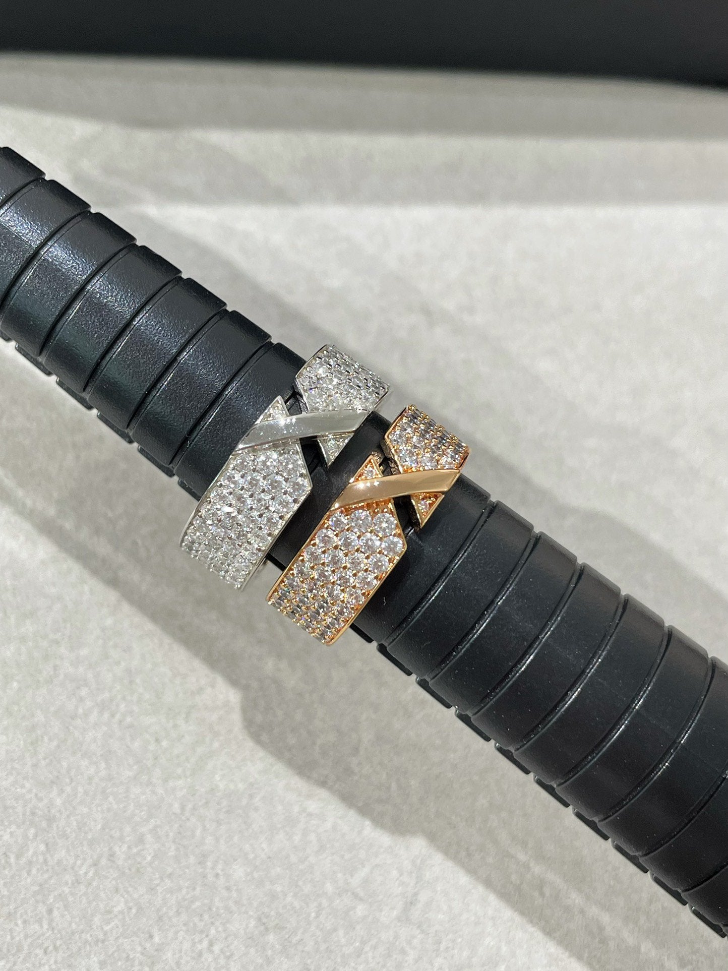 [Spark]LIENS EVIDENCE  DIAMOND PAVED RING