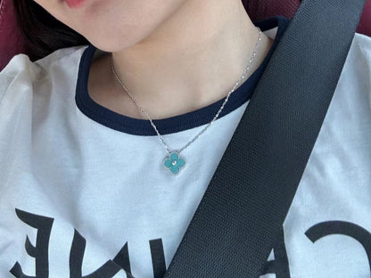 [Spark]CLOVER 1 DIAMOND LIGHT BLUE SILVER NECKLACE