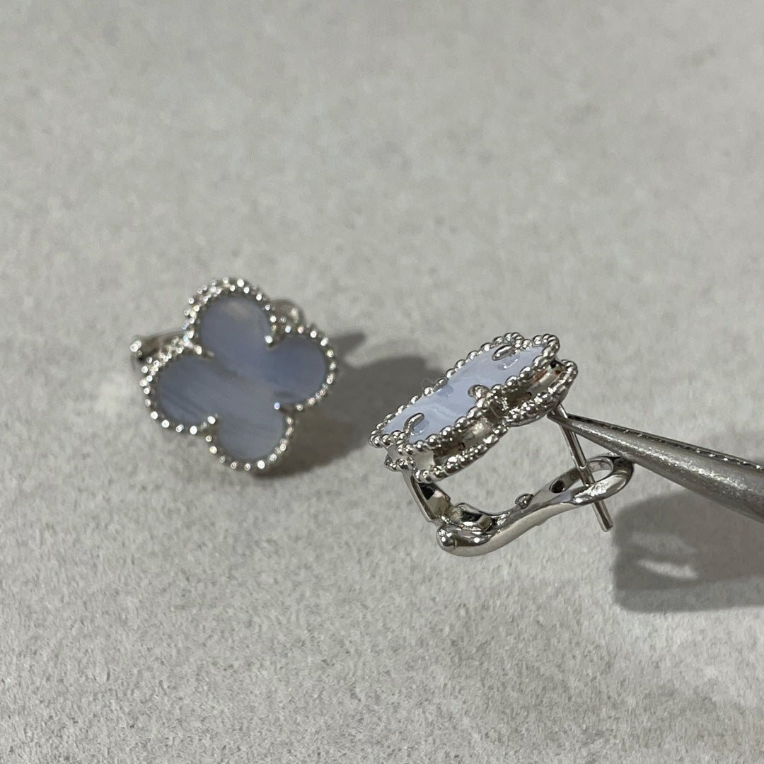[Spark]CLOVER CHALCEDONY SILVER STUD EARRINGS