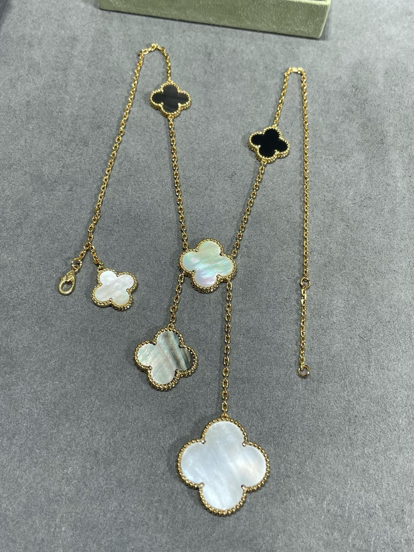 [Spark]CLOVER 6 MOTIF MOP ONYX GOLD NECKLACE