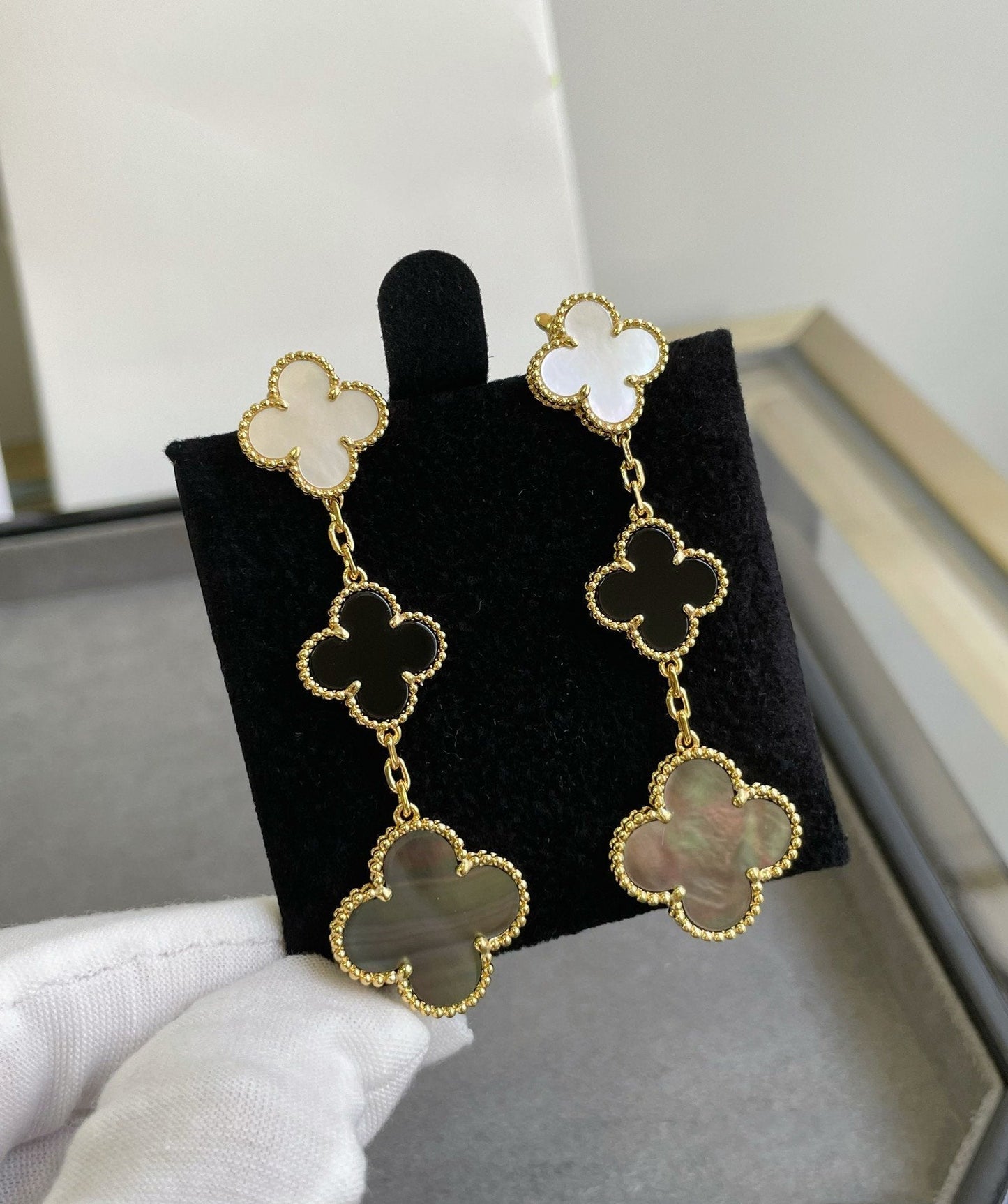 [Spark]CLOVER 3 MOTIF MOP ONYX DARK MOP PINK GOLD EARRINGS