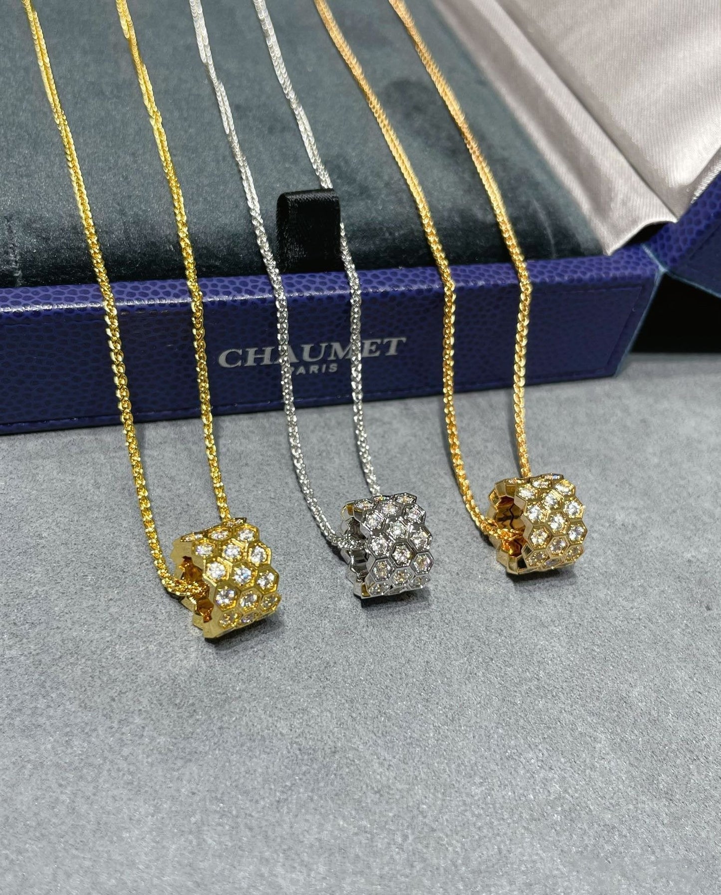 [Spark]BEE LOVE DIAMOND PAVED 3 ROW NECKLACE