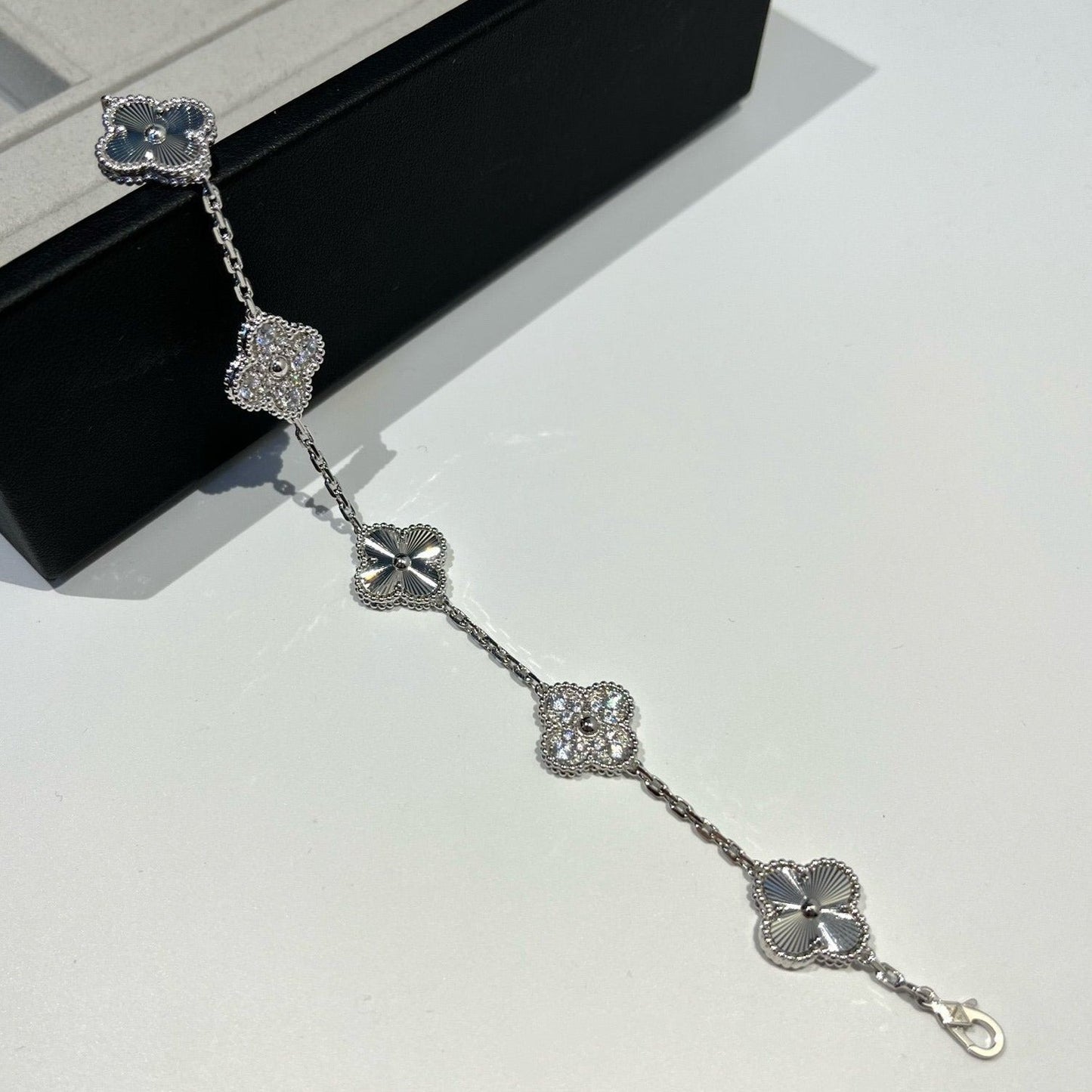 [Spark] CLOVER 5 MOTIF LASER BRACELET COLLECTION