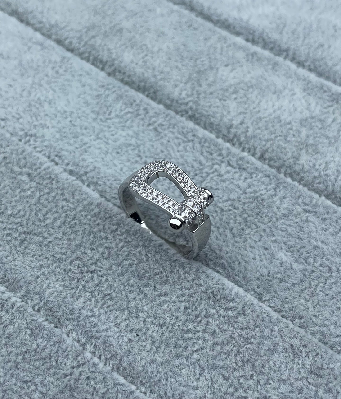 [Spark]Wide Hoof-Shaped Diamond-Studded Ring