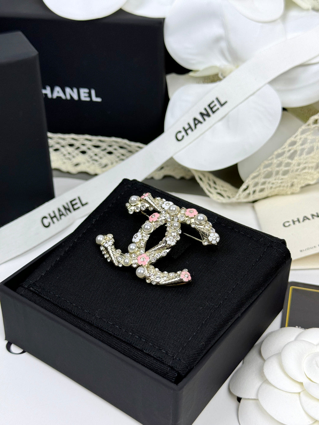 [Spark]26C Pink-White Enamel Ice Cream Cone Double C Brooch