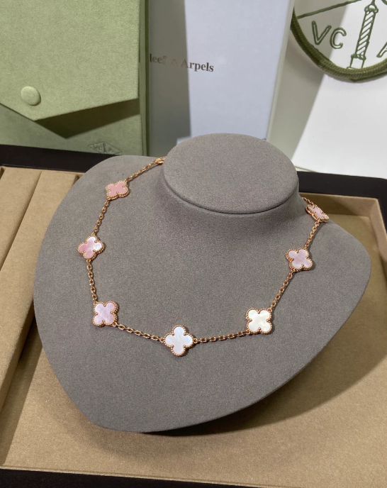 [Spark Jewellery] Pink Necklace with Ten Clover Designs