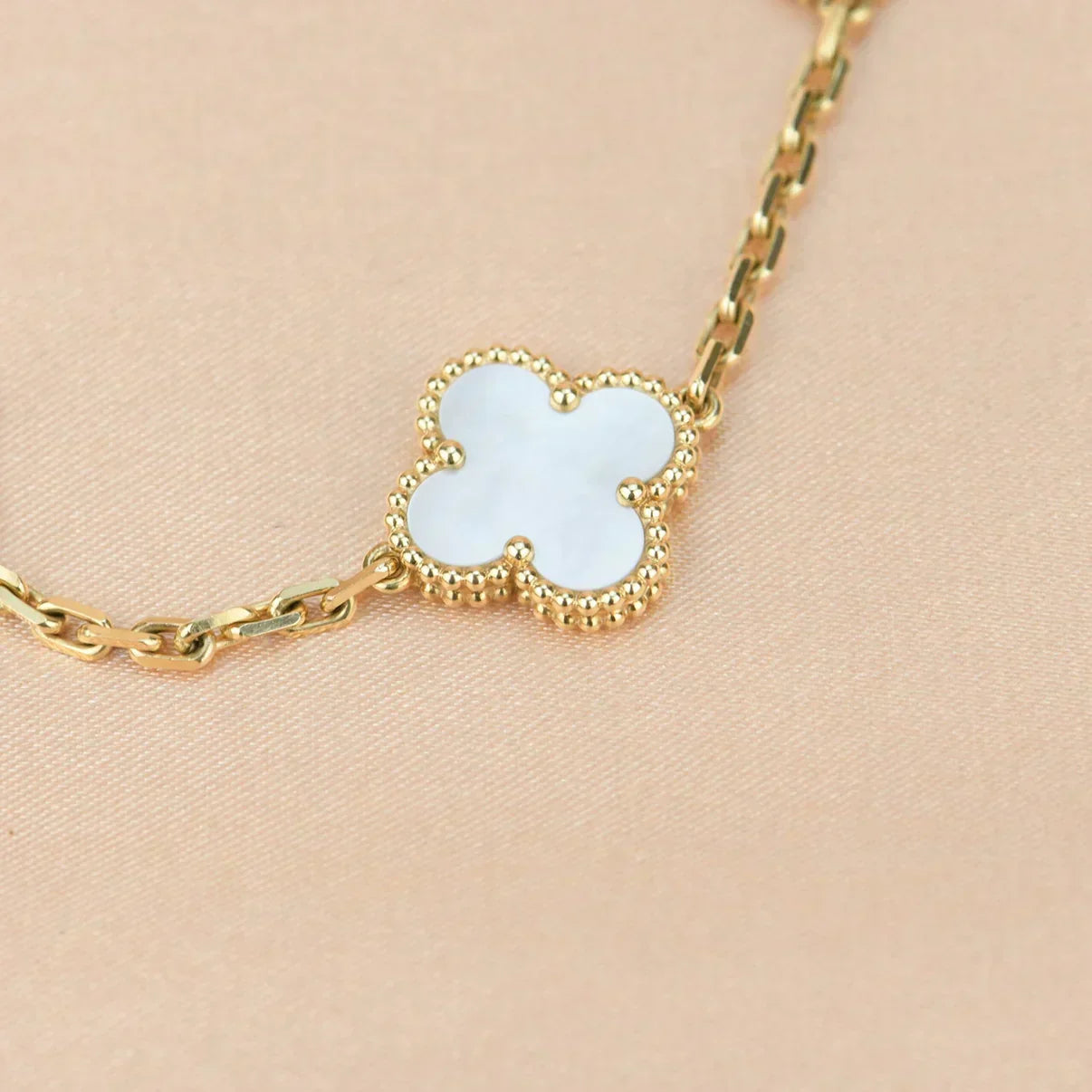 [Spark]CLOVER WHITE PEARL MOP 5 MOTIF BRACELET COLLECTION