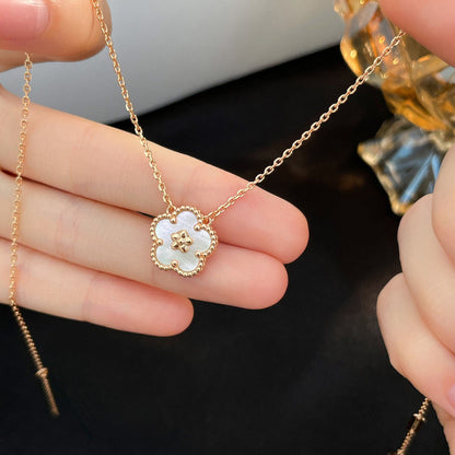 [Spark]LUCKY  WHITE MOP  PLUM BLOSSOM NECKLACE