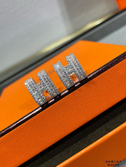 [Spark]H STUD EARRINGS WITH SILVER DIAMONDS