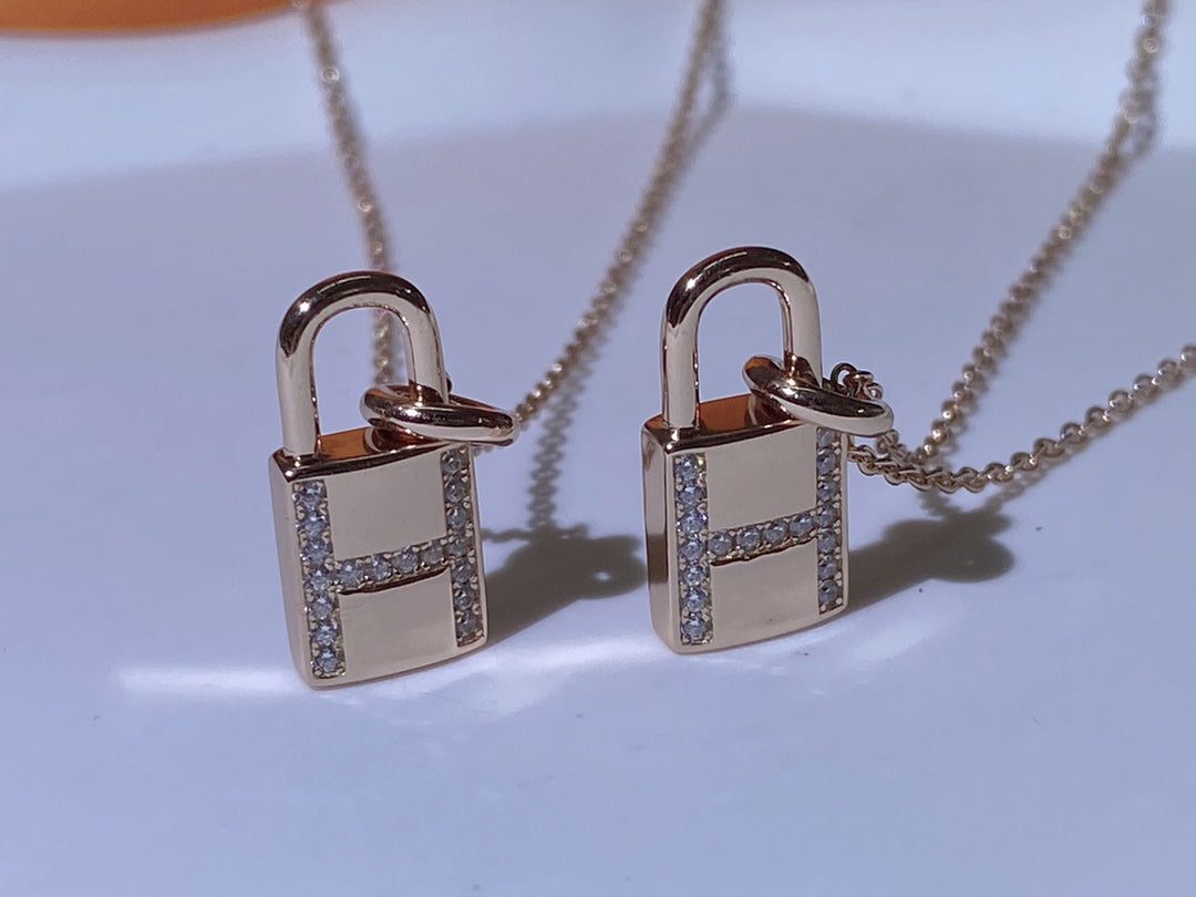 [Spark]HM ADVANCED NICHE LOCK HEAD NECKLACE DIAMONDS