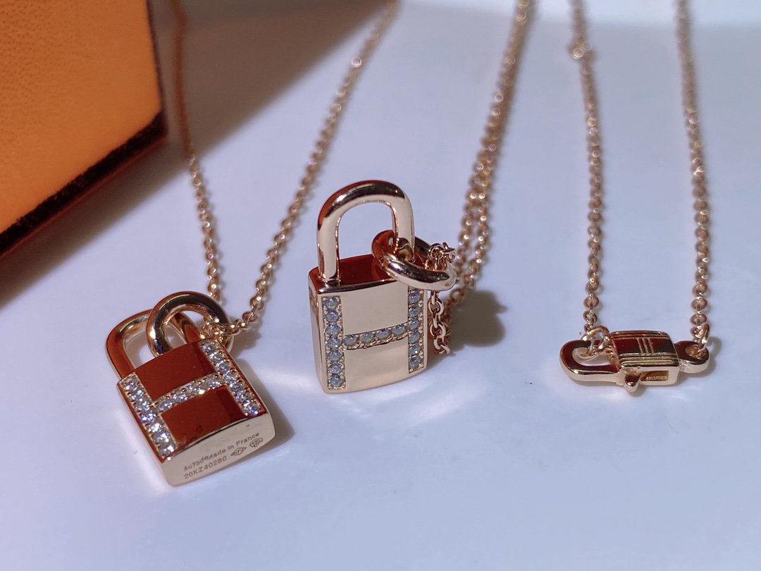 [Spark]HM ADVANCED NICHE LOCK HEAD NECKLACE DIAMONDS