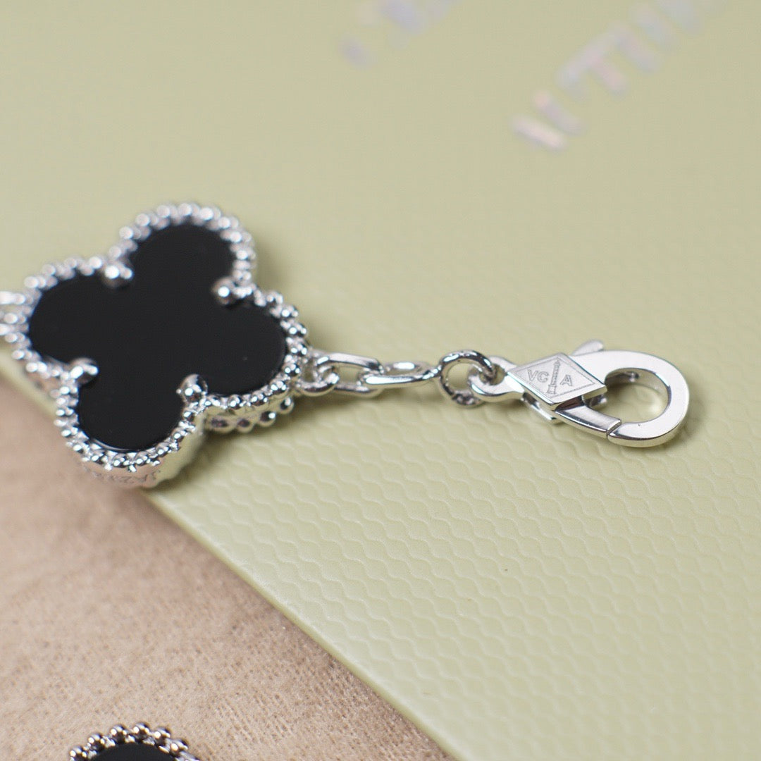 [Spark] CLOVER 5 MOTIF ONYXS BRACELET COLLECTION