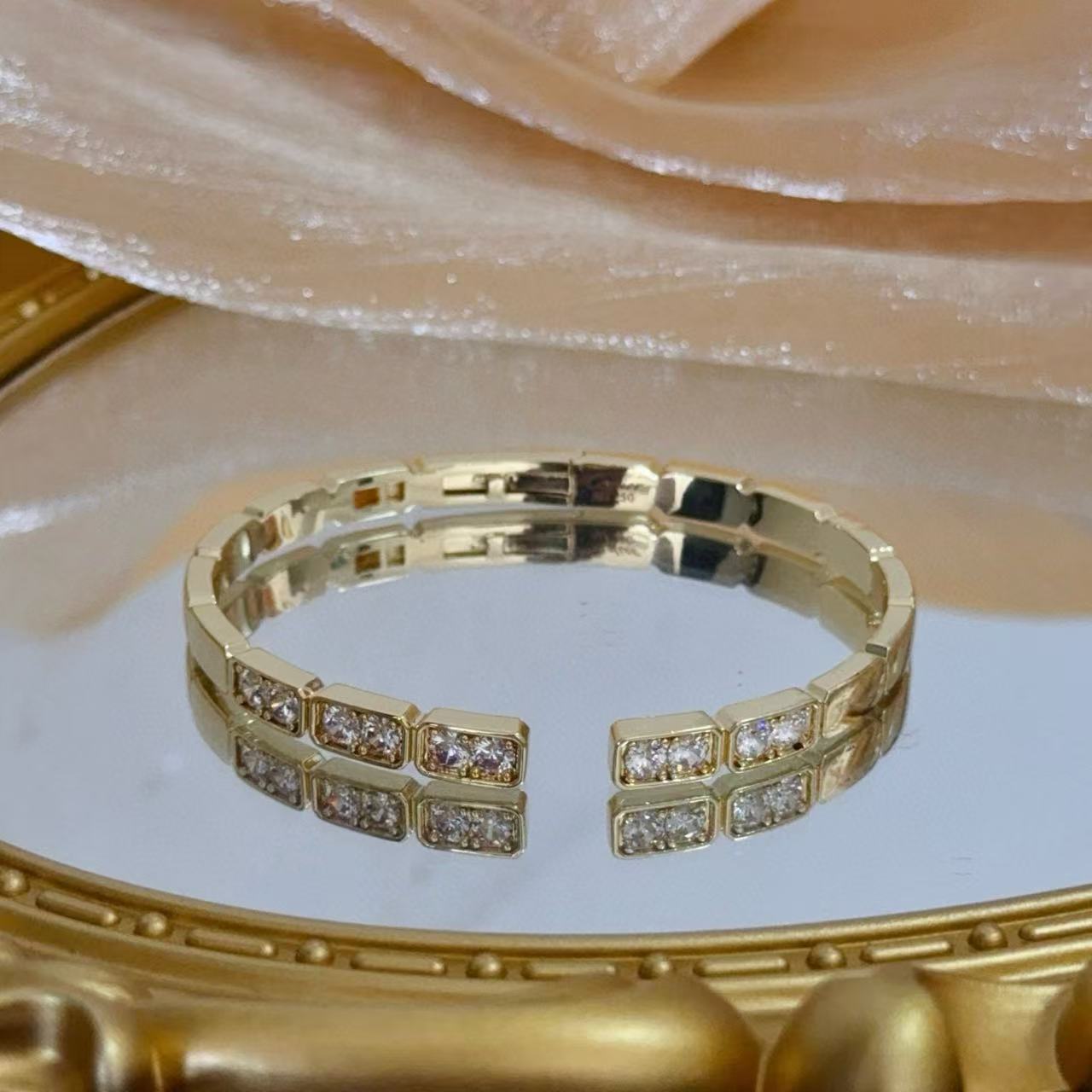 [Spark jewelrys]LOVE DIAMOND OPEN  BRACELET