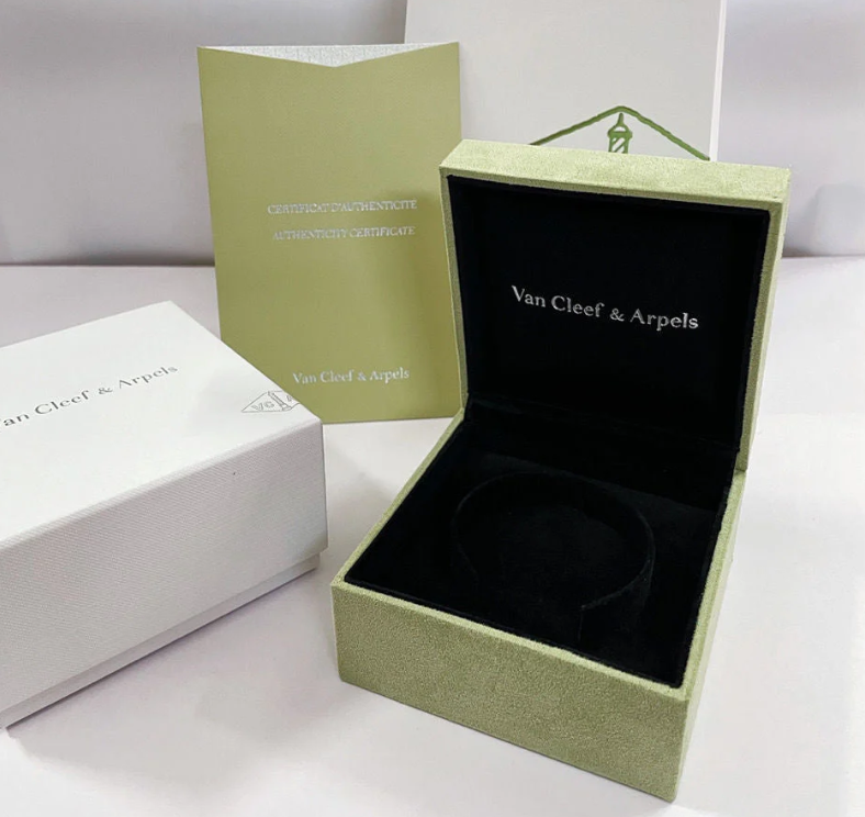 [Spark]CLOVER 15MM LASER NECKLACE AND BOX
