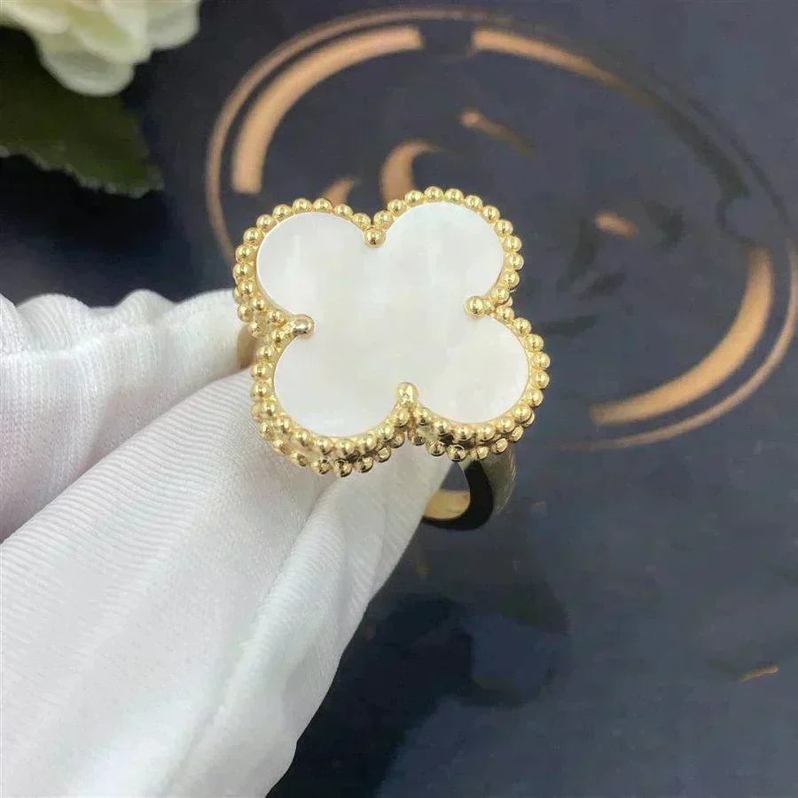 [Spark]CLOVER WHITE MOP RING