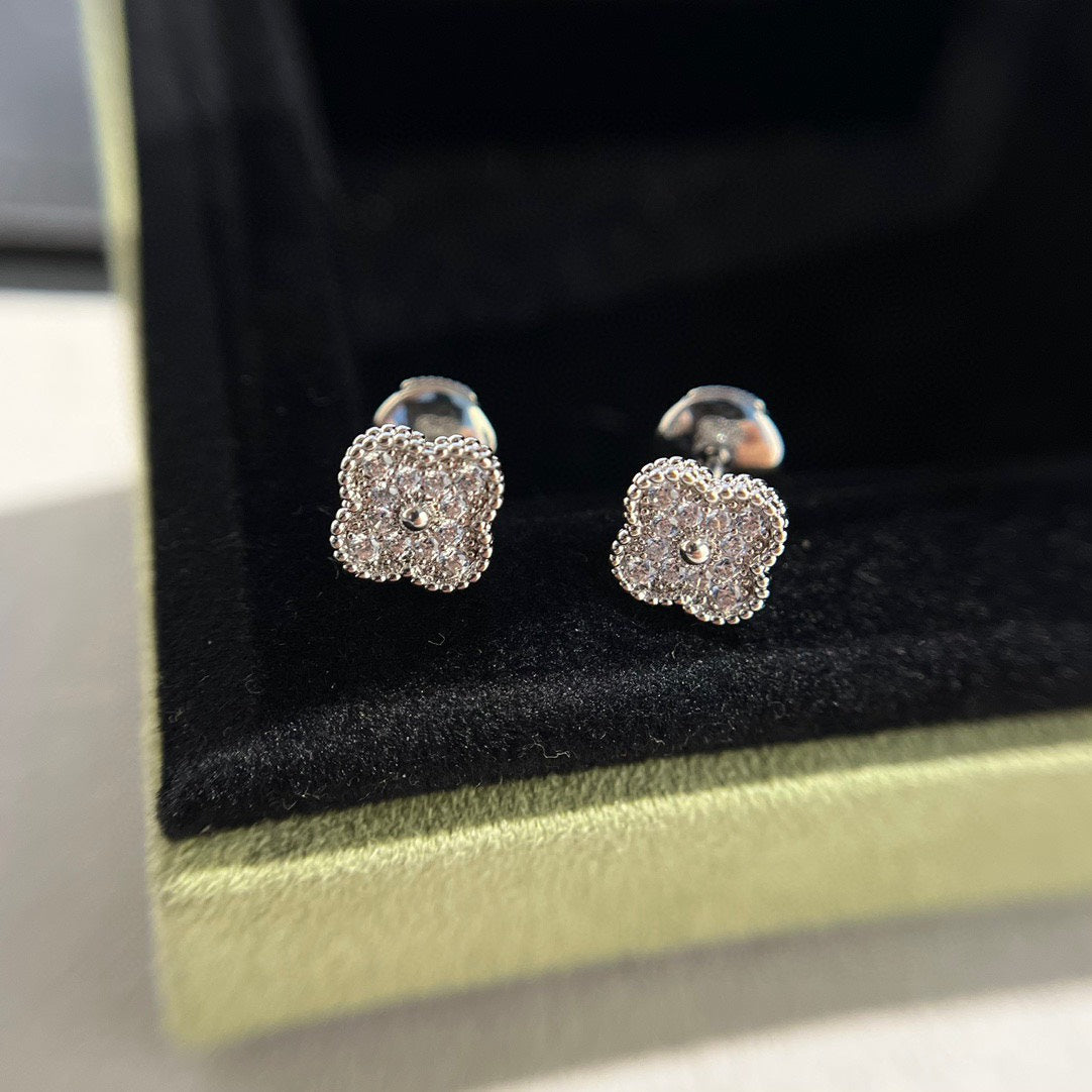 [Spark]CLOVER MINI DIAMOND STUD EARRINGS